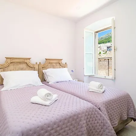 Luxury Petra With Terrace And View